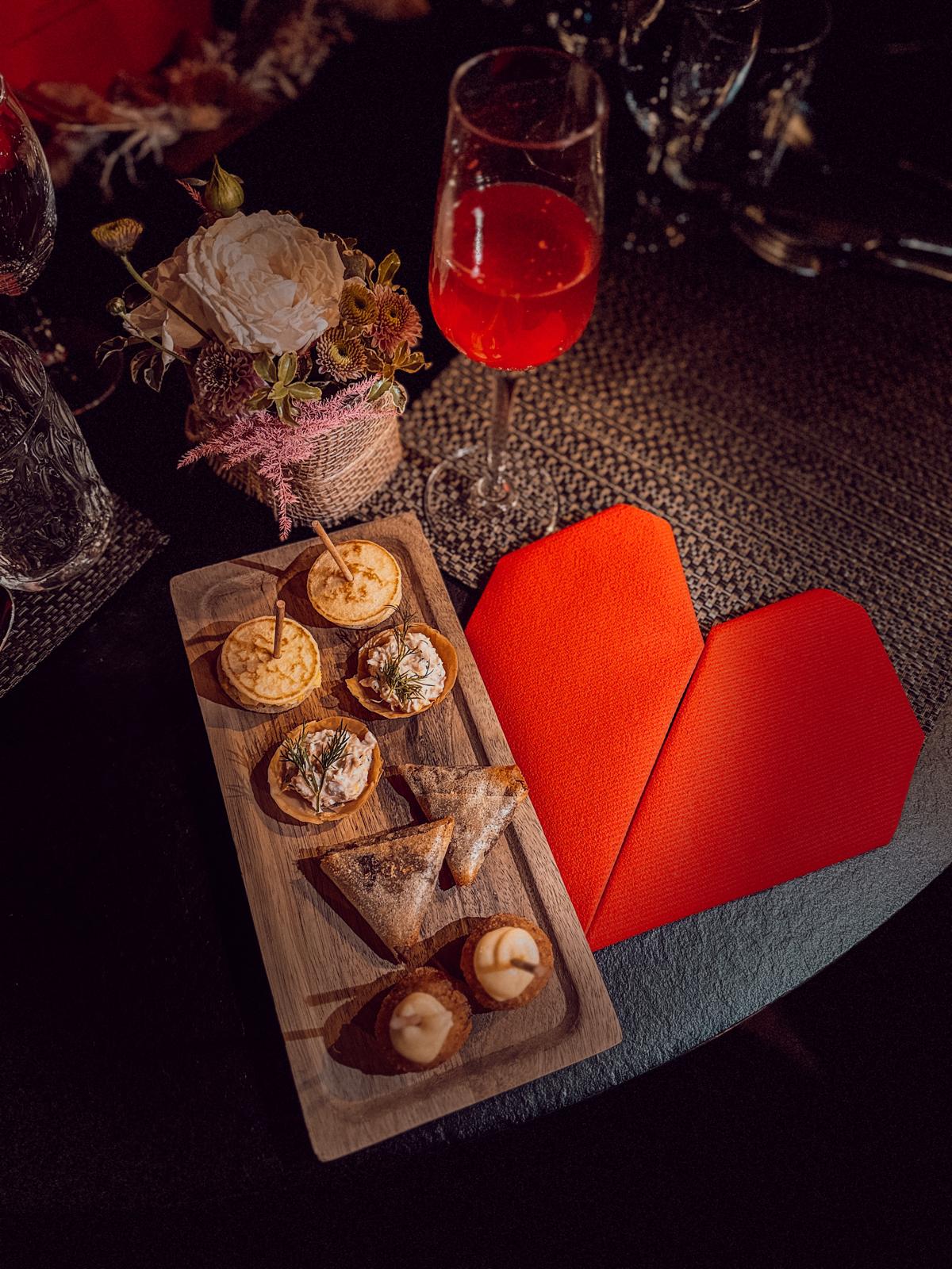 Apéritif et bouchées servis au restaurant