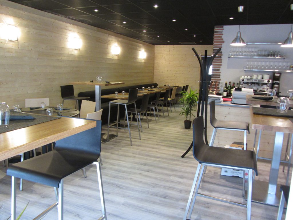 Salle du restaurant Côté Saveurs